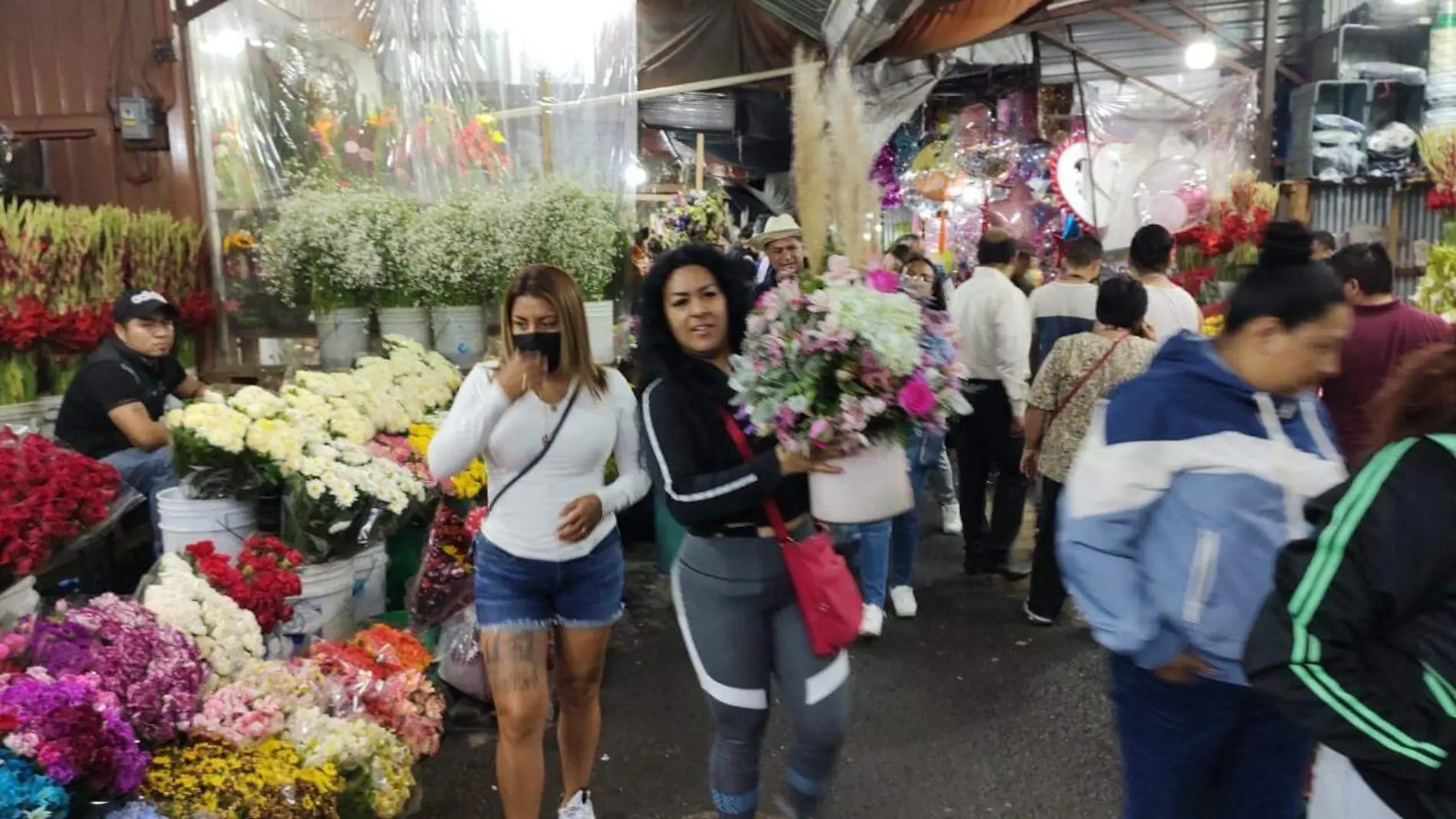 En el mercado de "Jamaiquita eestán entusasmados por ventas de Día de la Madre