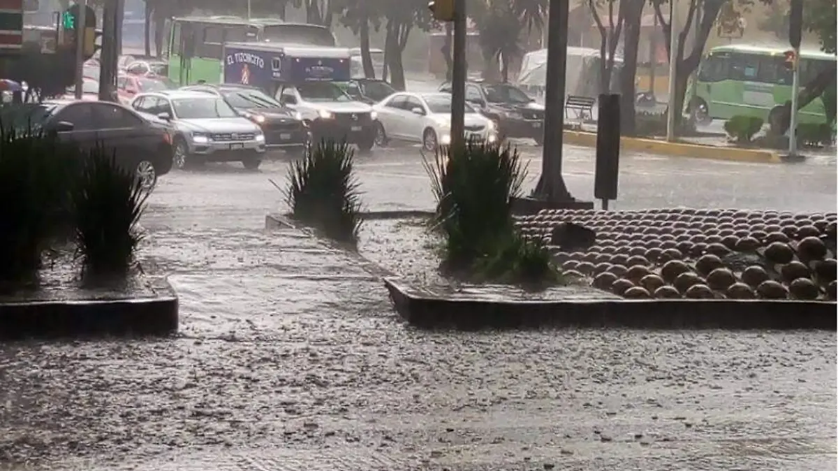 Intensa lluvia en Periférico
