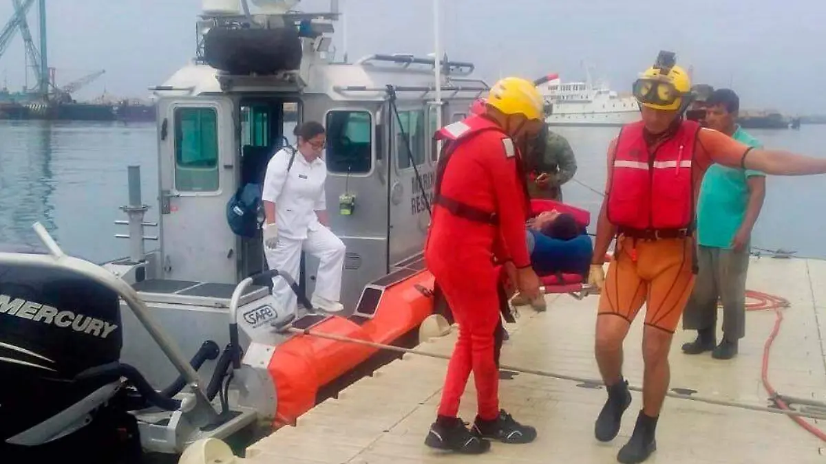 SEMAR-traslada-a-pescador-rescatado-en-BC