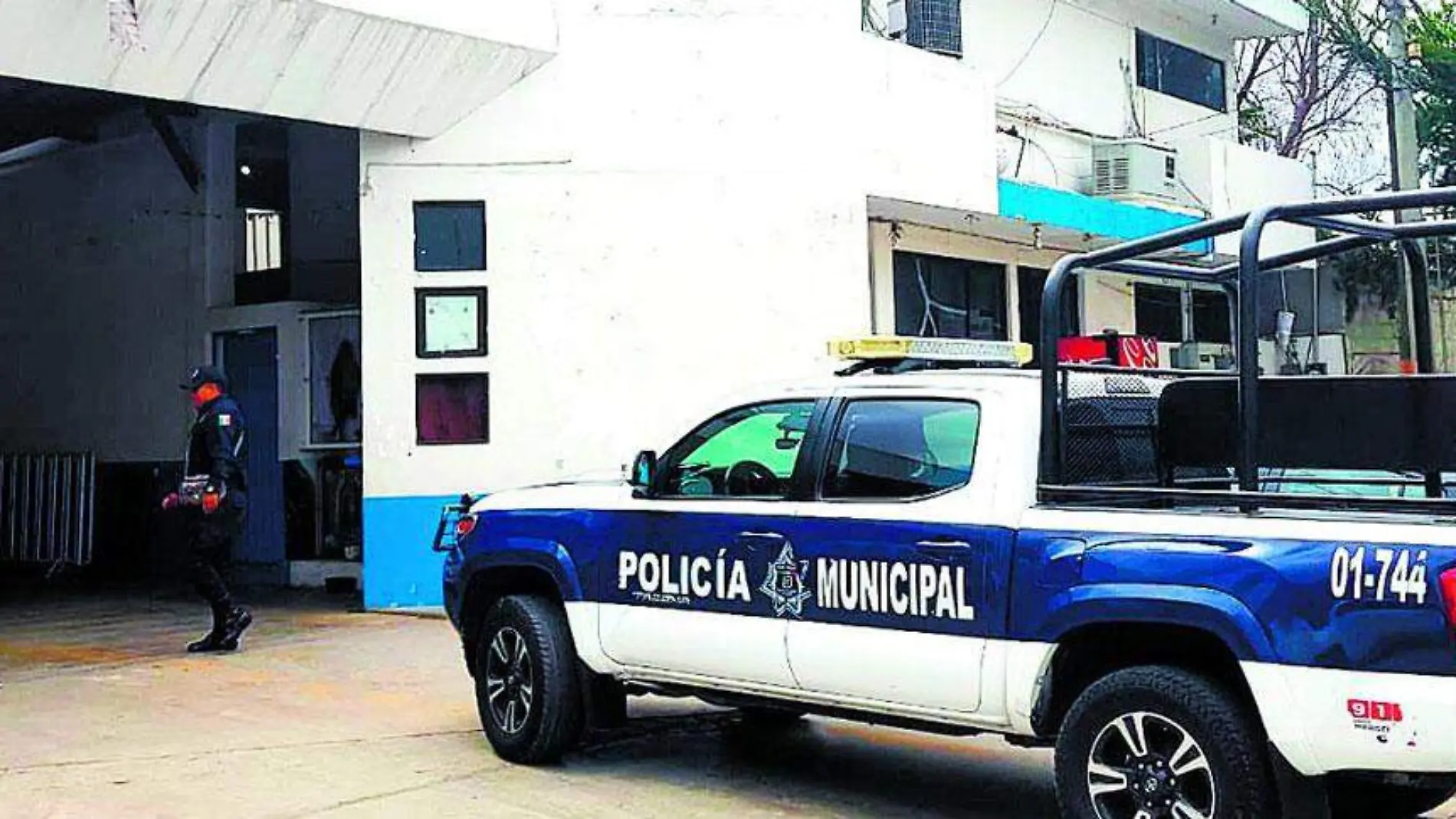 Policía