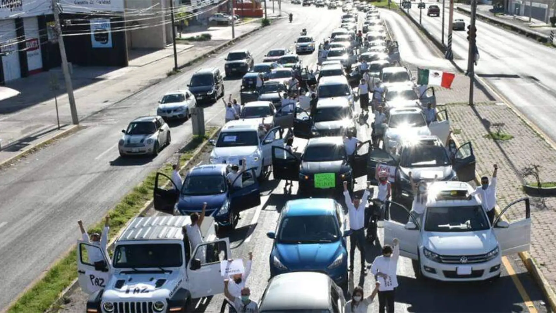 autos-protesta-AMLO