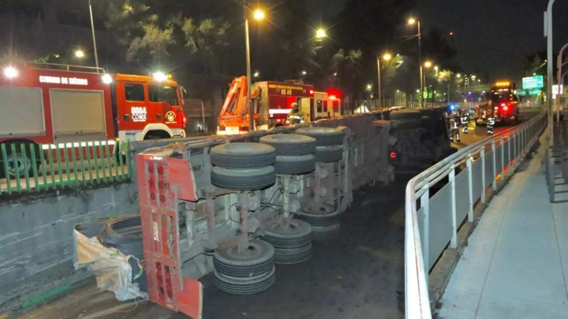 Volcadura de Trailer en San Antonio Abad