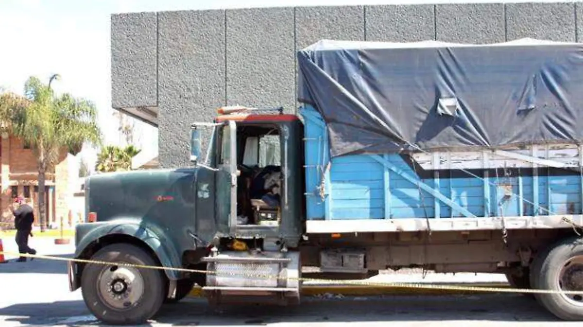 trailero-muerto-león,-guanajuato