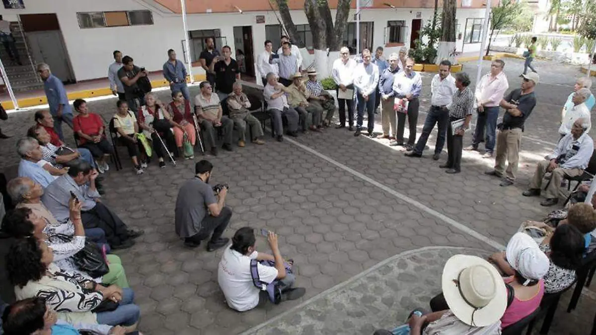 reunión-para-resolver-adeudo