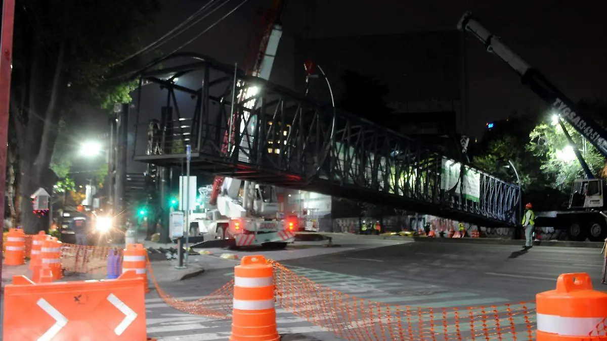 puente peatonal en Avenida Chapultepec (5)