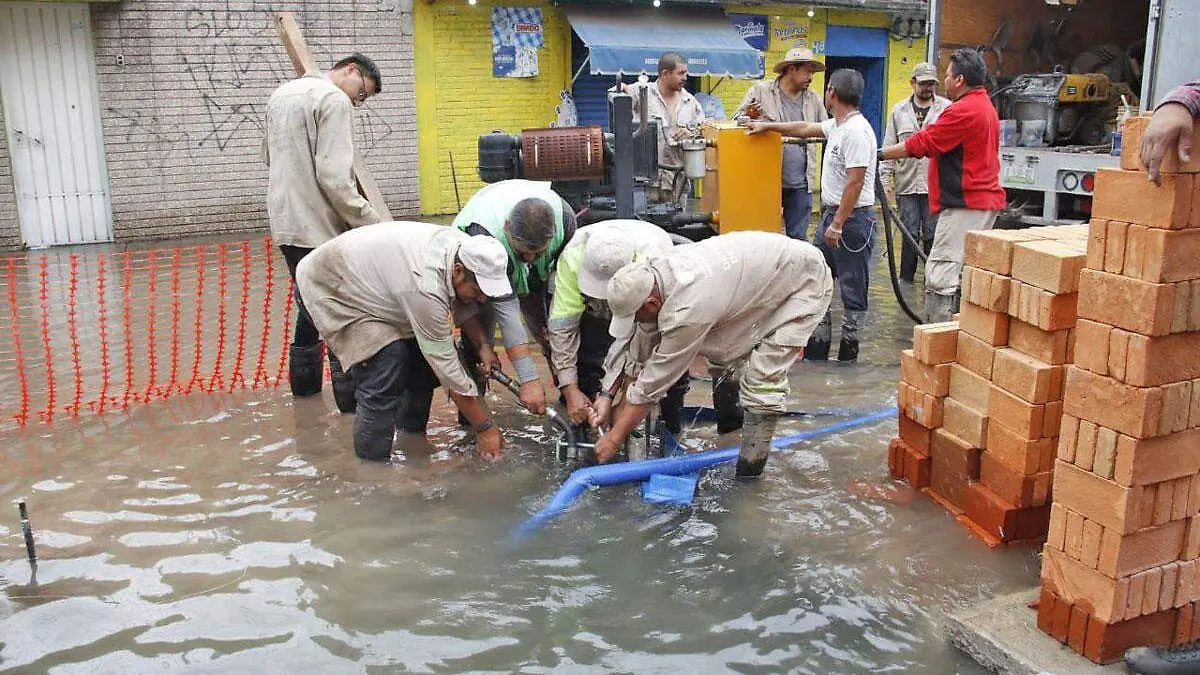 Fuga-de-agua-en-Azcapo