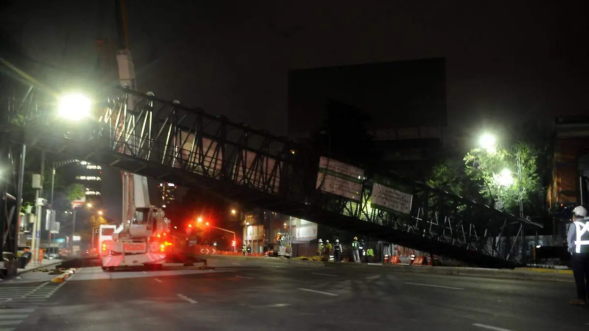puente peatonal en Avenida Chapultepec (4)