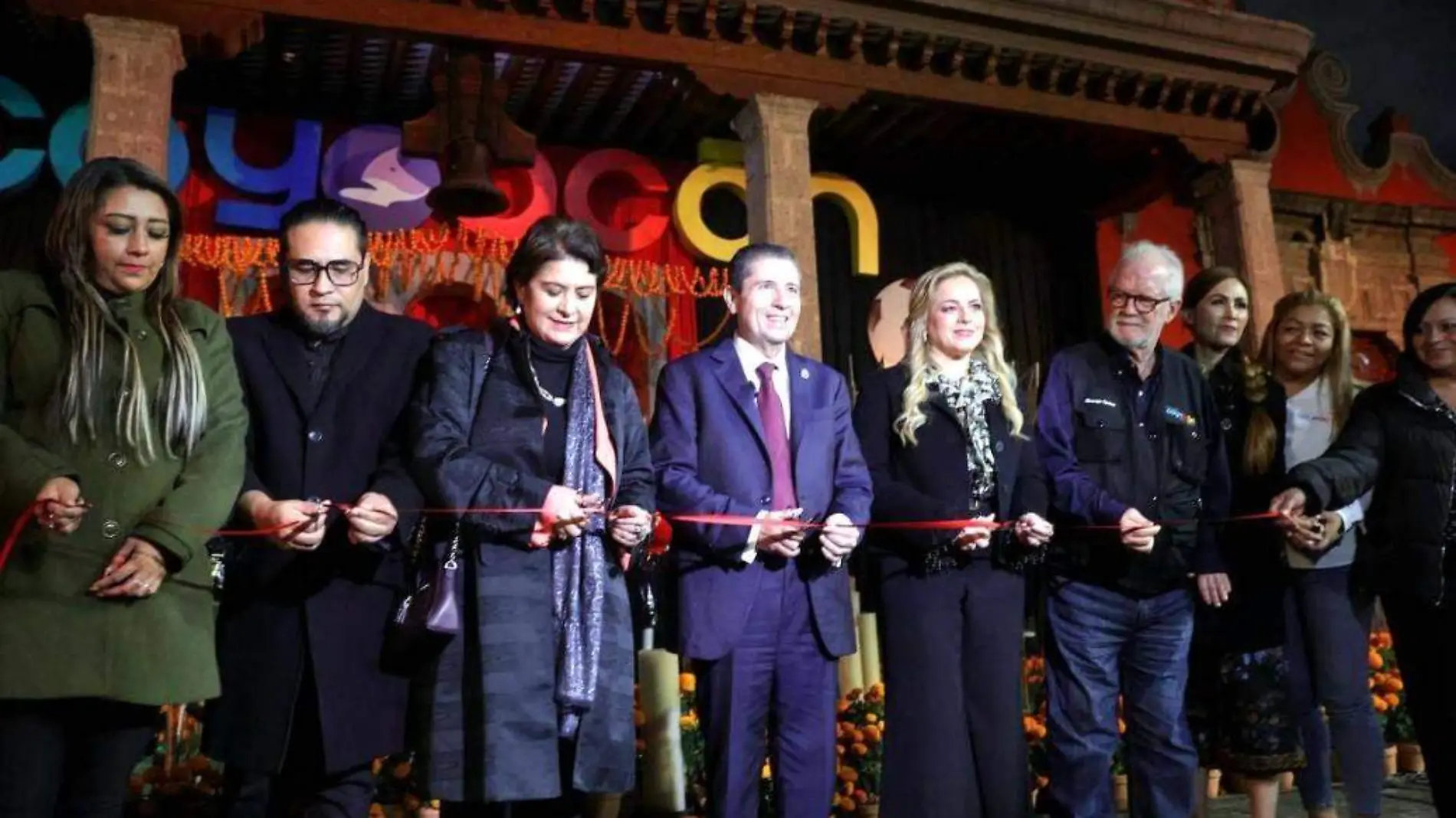 Inauguran ofrenda de leyendas del futbol en Coyoacán