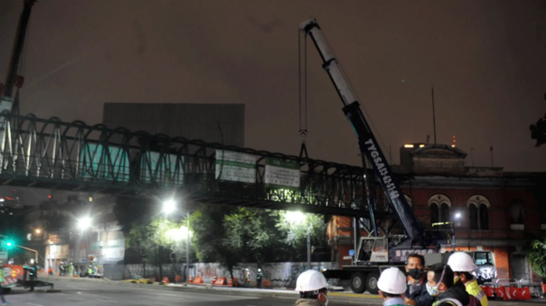 puente-peatonal-en-Avenida-Chapultepec-(1)