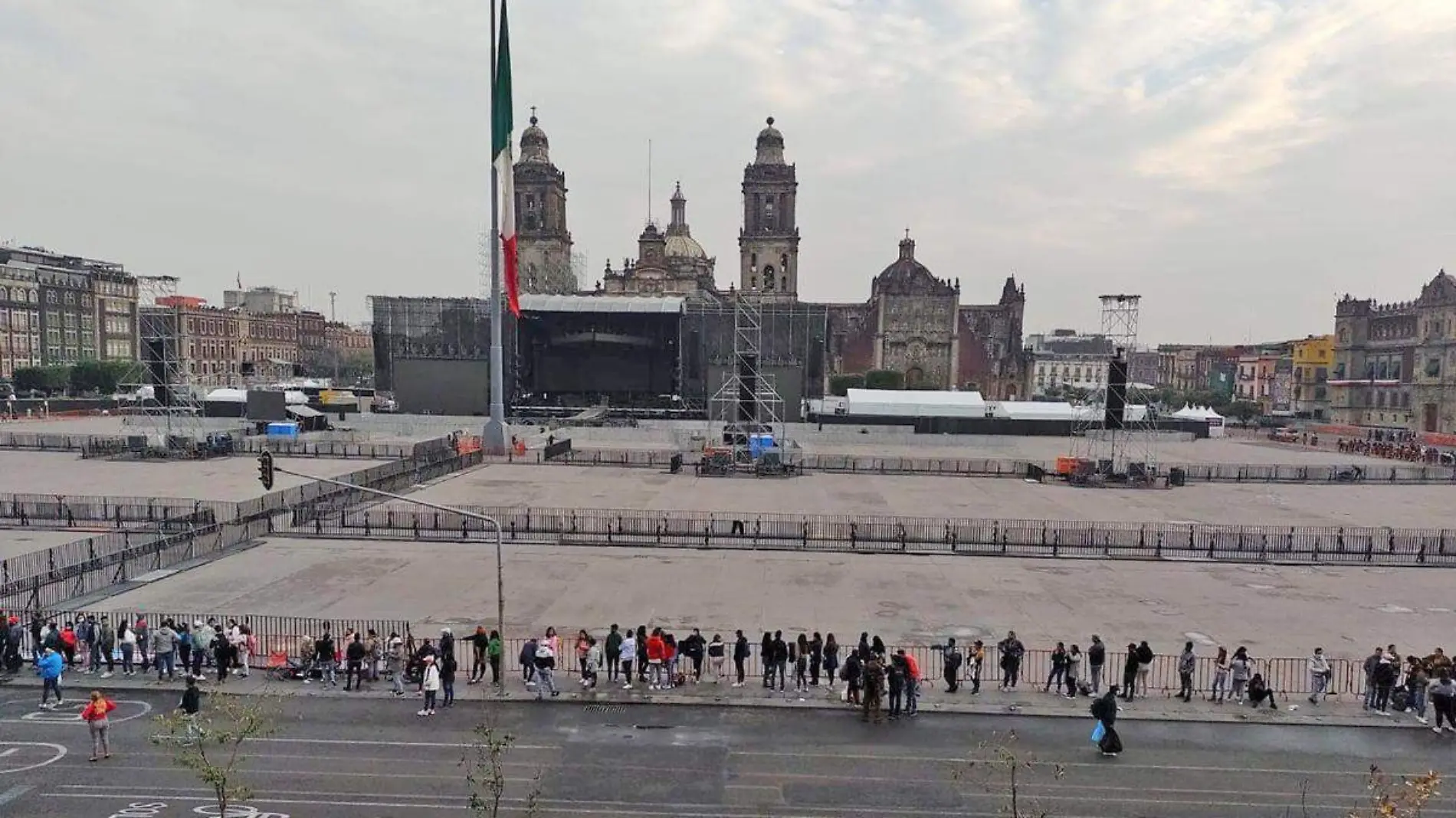 Grupo-FIrme-en-el-Zócalo