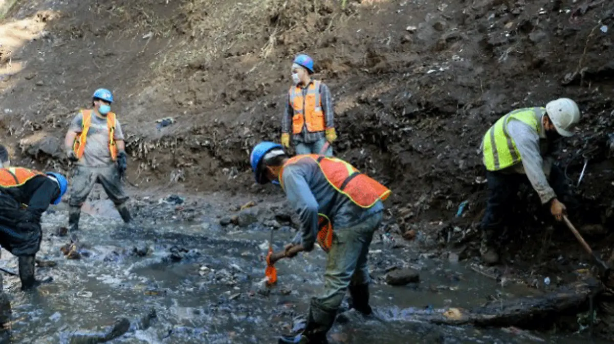 Desazolve-de-la-barranca-la-Coyotera-en-Magdalena-Contreras--(1)