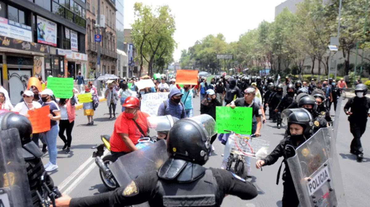 comerciantes-bloquean-reforma-y-avenida-hidalgo-(4)