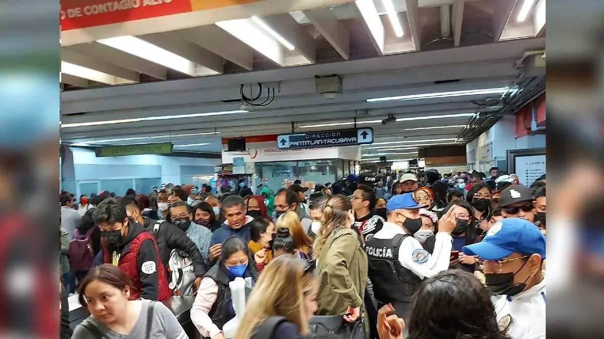caos metro línea 3 @Deeanatzin