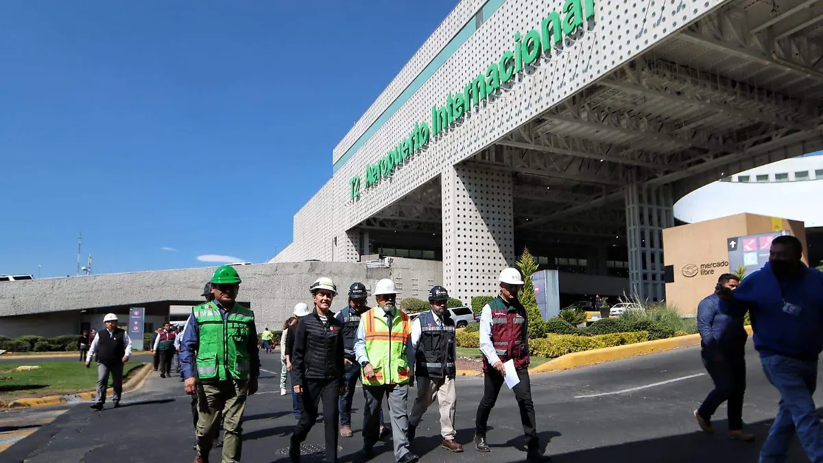 terminal 2 aicm ROBERTO HERNANDEZ