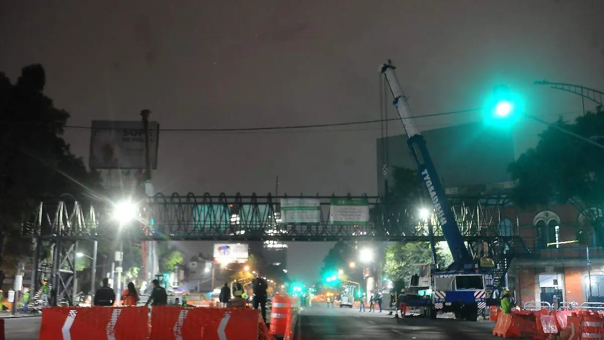 puente peatonal en Avenida Chapultepec (2)