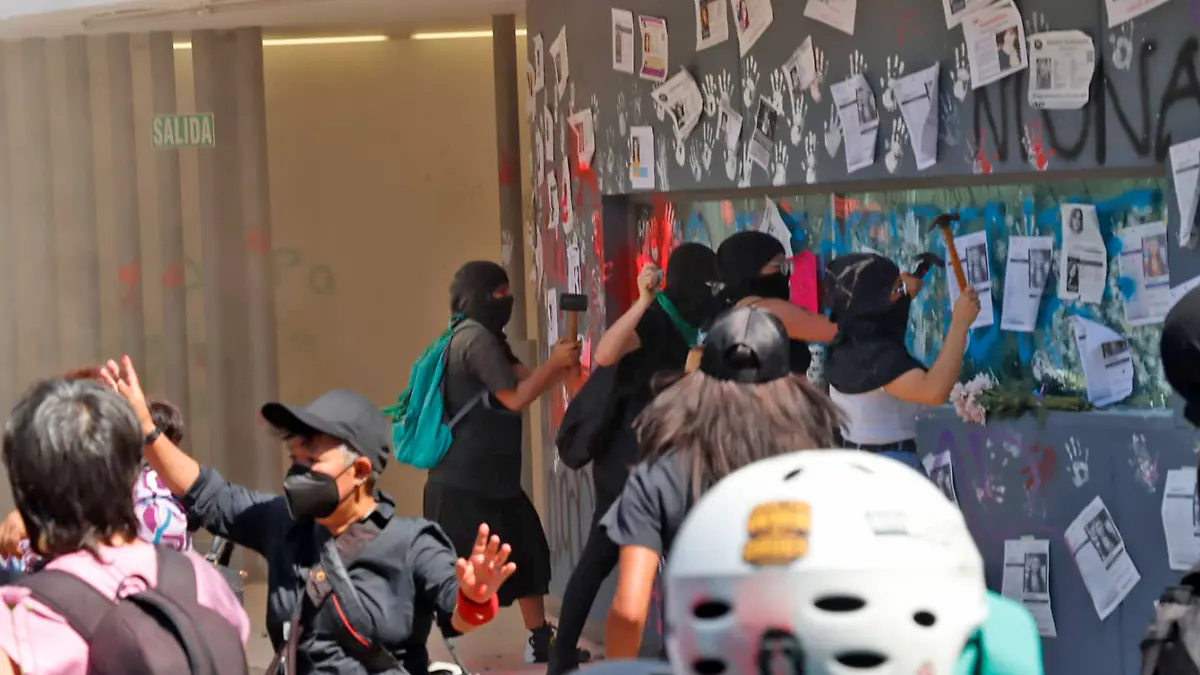 Grupos-violentos-en-marcha-feminista