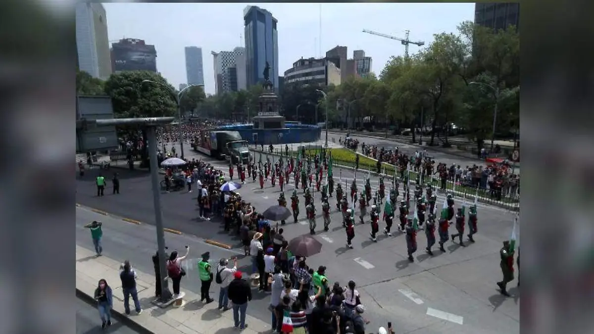 familias desfile militar ERNESTO MUÑOZ