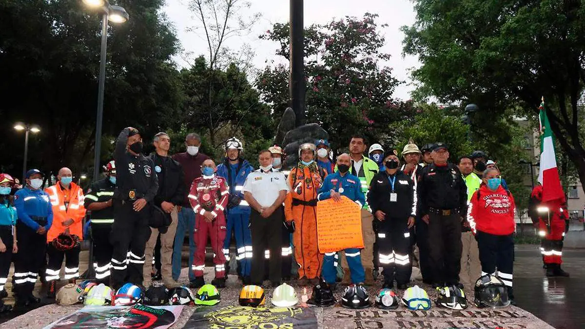 Plaza-de-la-solidaridad-rescatistas