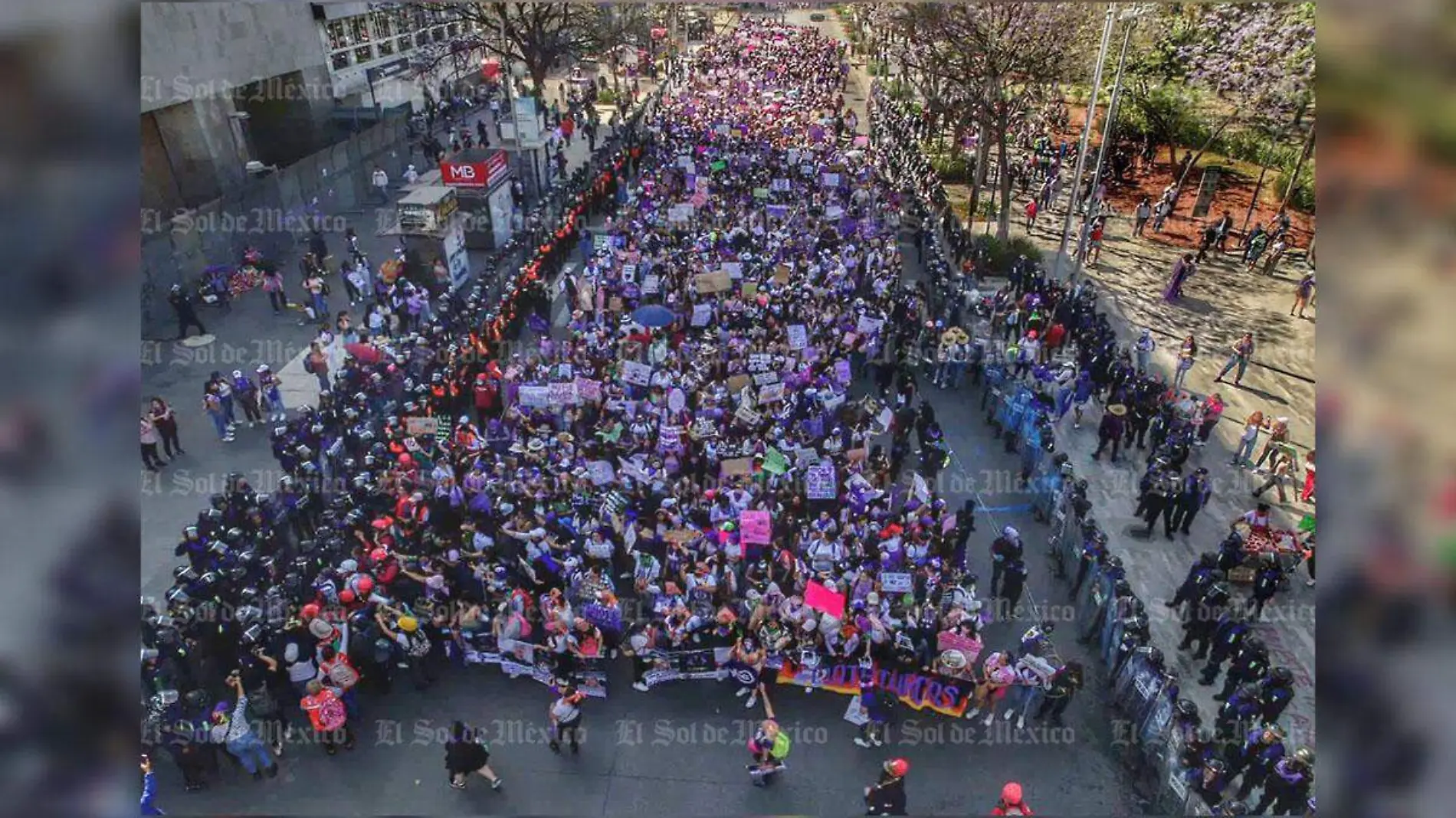 Marcha del 8M rumbo al Zócalo 