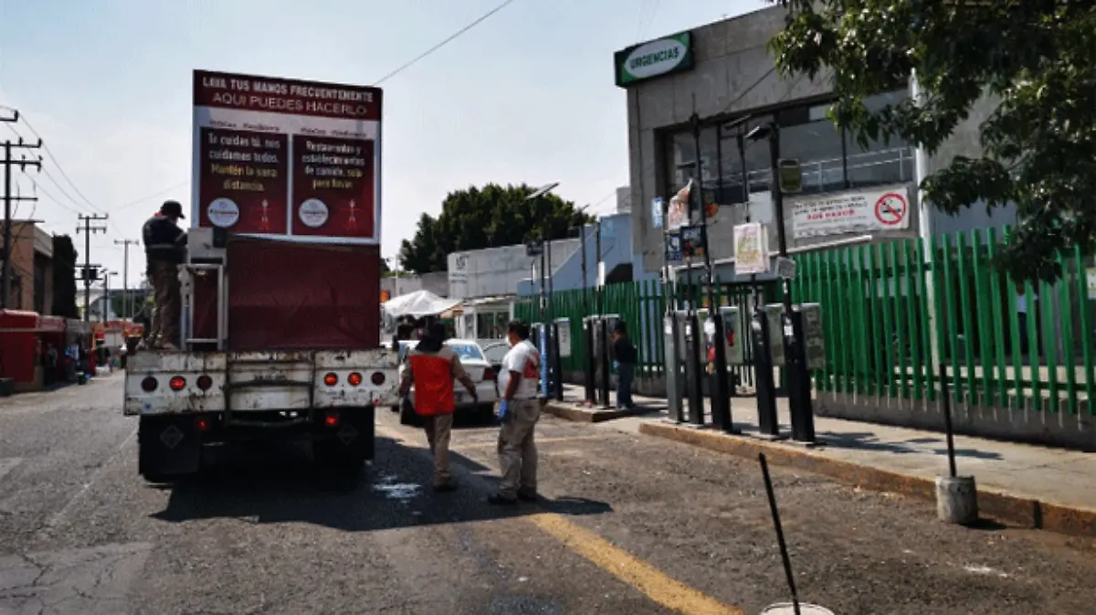 Sanitizan-hospital-del-IMSS-en-Tlalnepantla