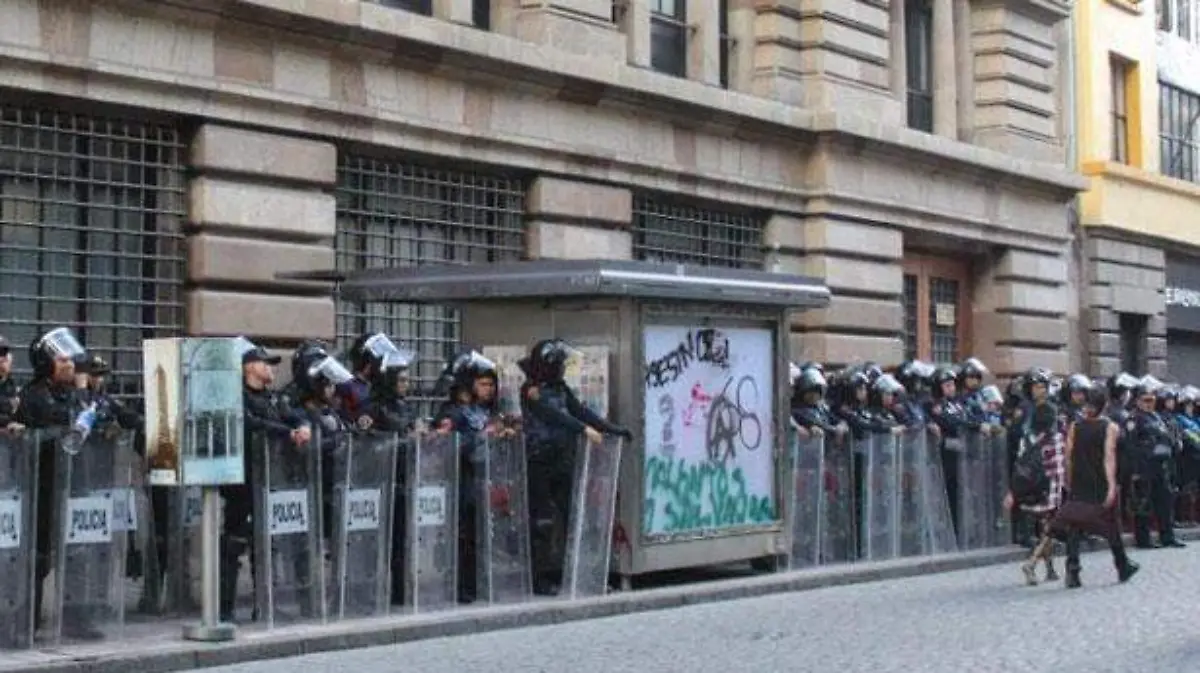 Policías-en-manifestaciones