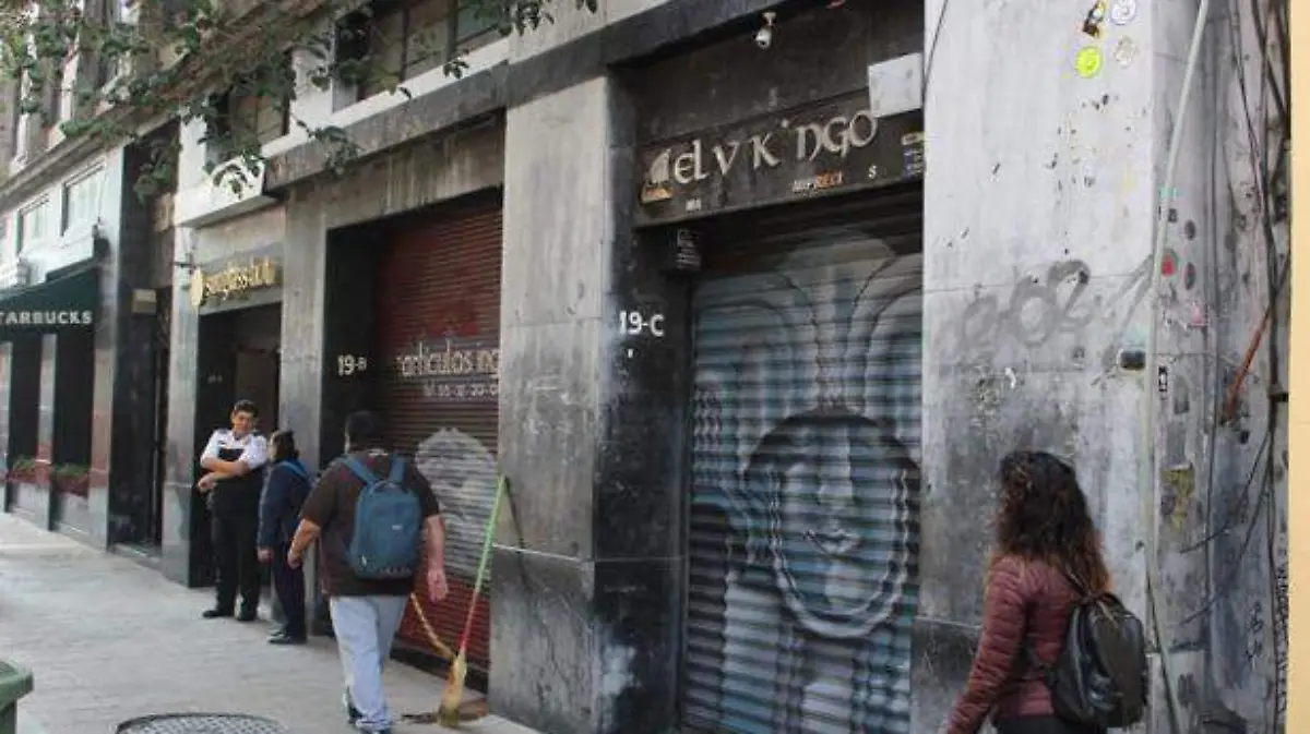 Tras-la-marcha-de-este-jueves-realizan-tareas-de-limpieza-(1)