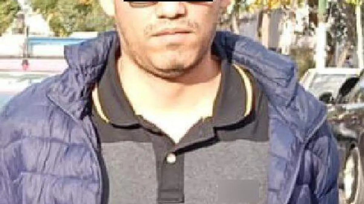 Pareja de tarjeteros detenidos; tenían en su poder 3 plásticos de bancos