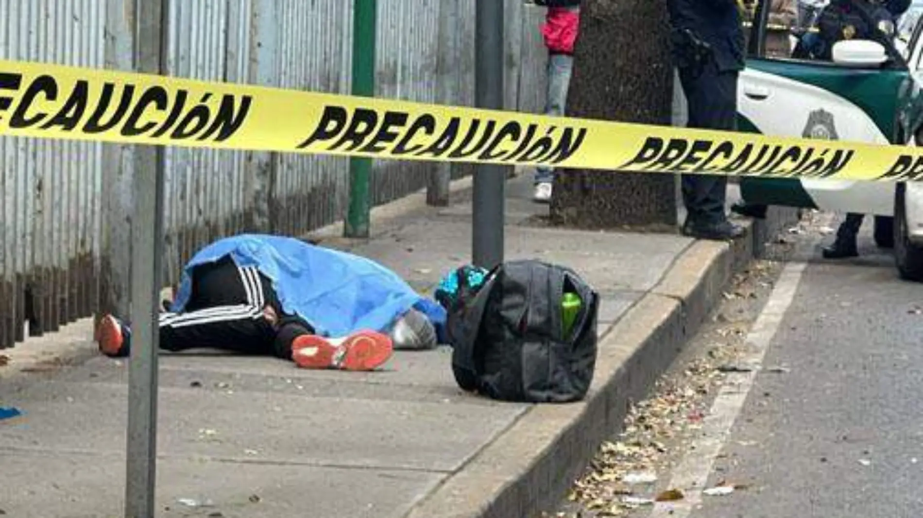 Ni el casco salvó a motociclista de morir embestido por un taxista, en GAM