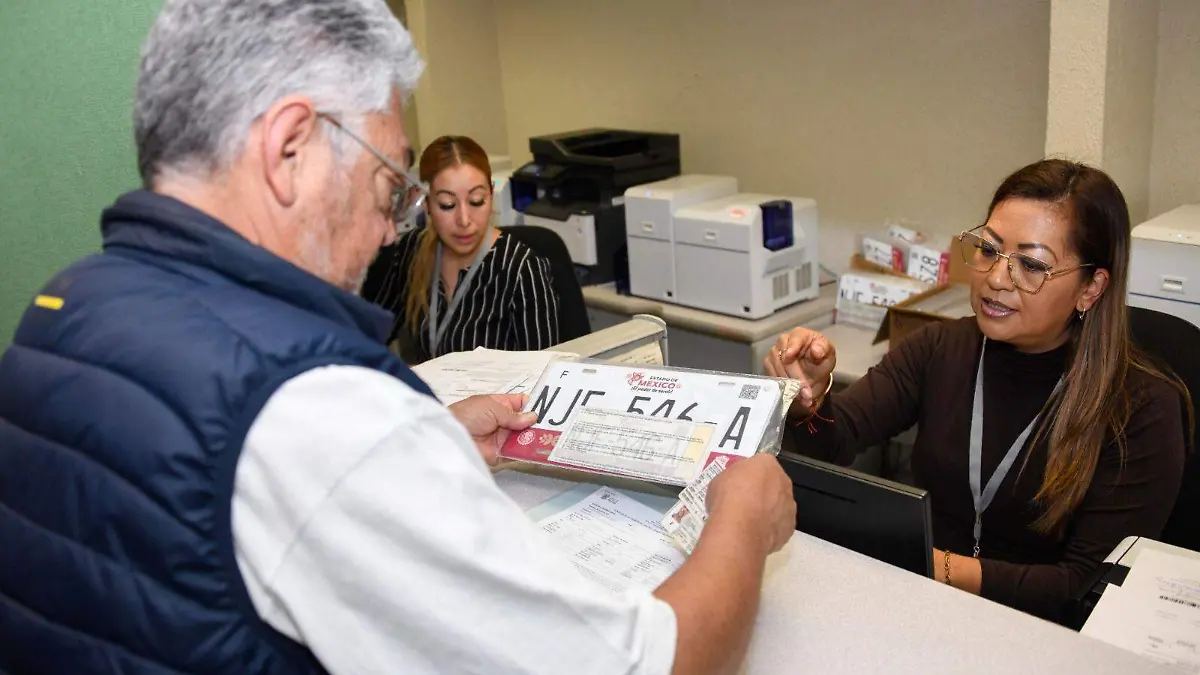 PRI pide licencia permanente también en el Edomex 