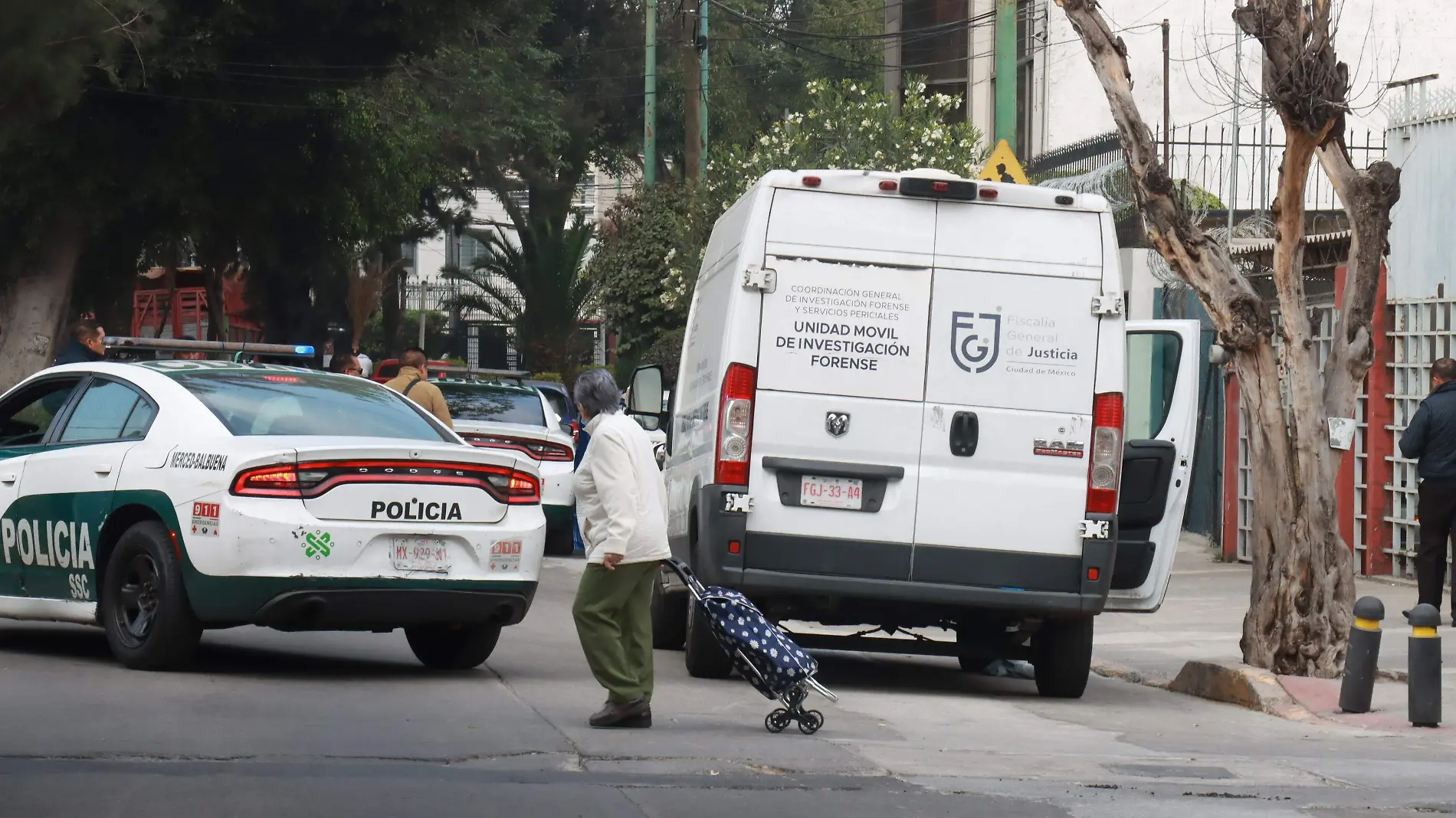 Lo hallan muerto dentro de su auto en la colonia Jardin Balbuena.