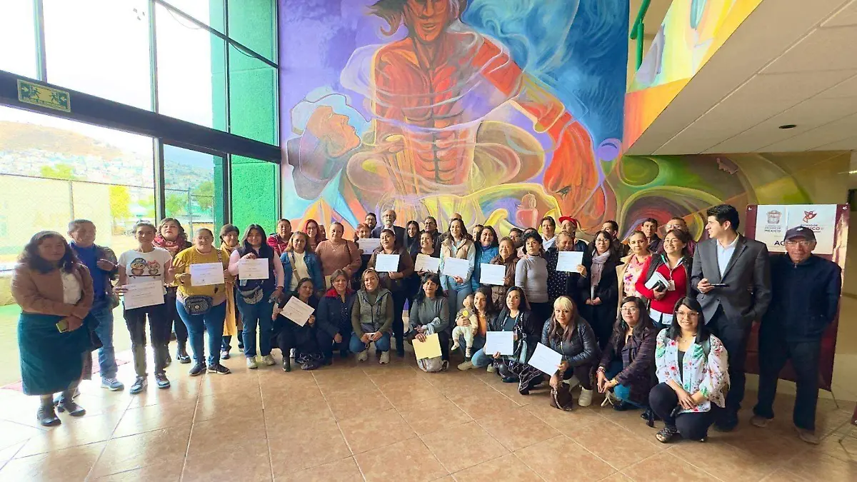 Mujeres plomeras del Edomex: certifican a la primera generación