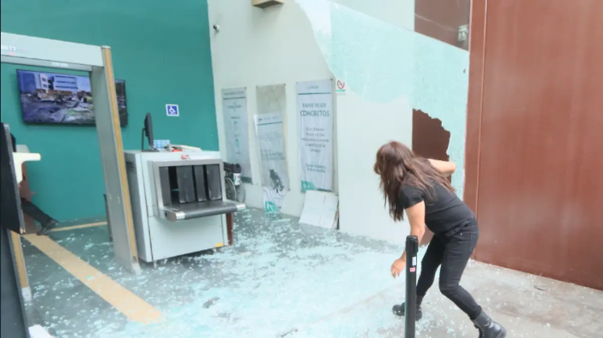 Activistas destrozan instalaciones del Poder Judicial en la CDMX 4 