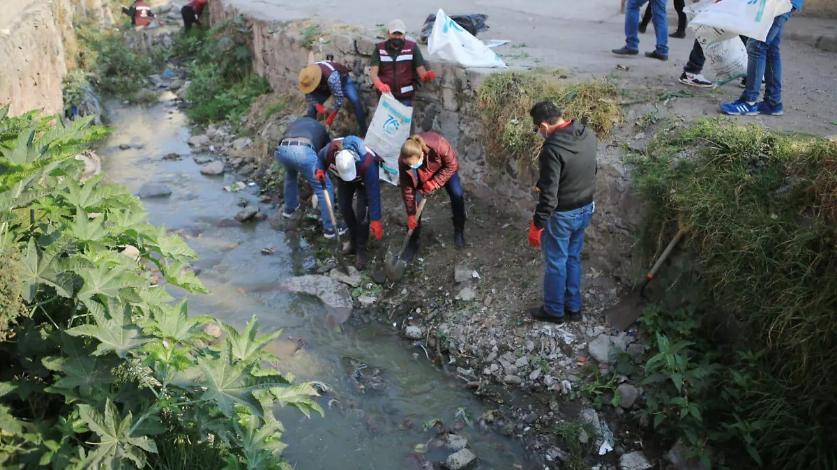 Ecatepec impondrá sanciones para quien tire basura y drenaje en barrancas 