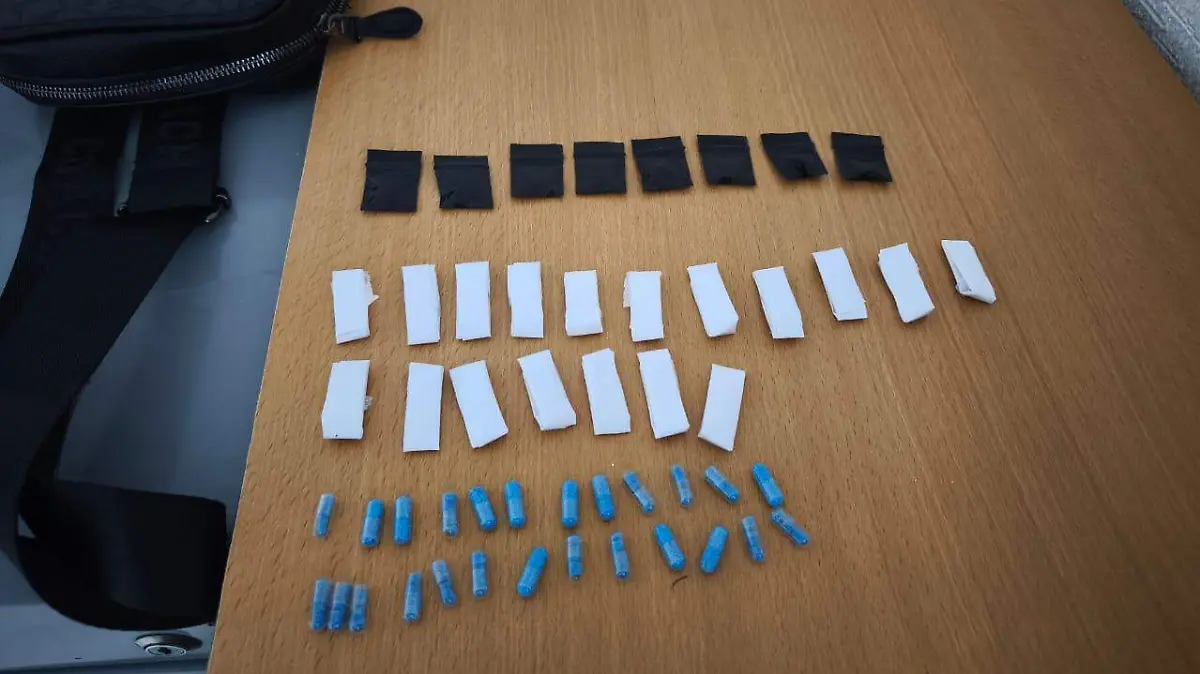 Aseguran Policías de Ecatepec a menor de edad con posible droga 2