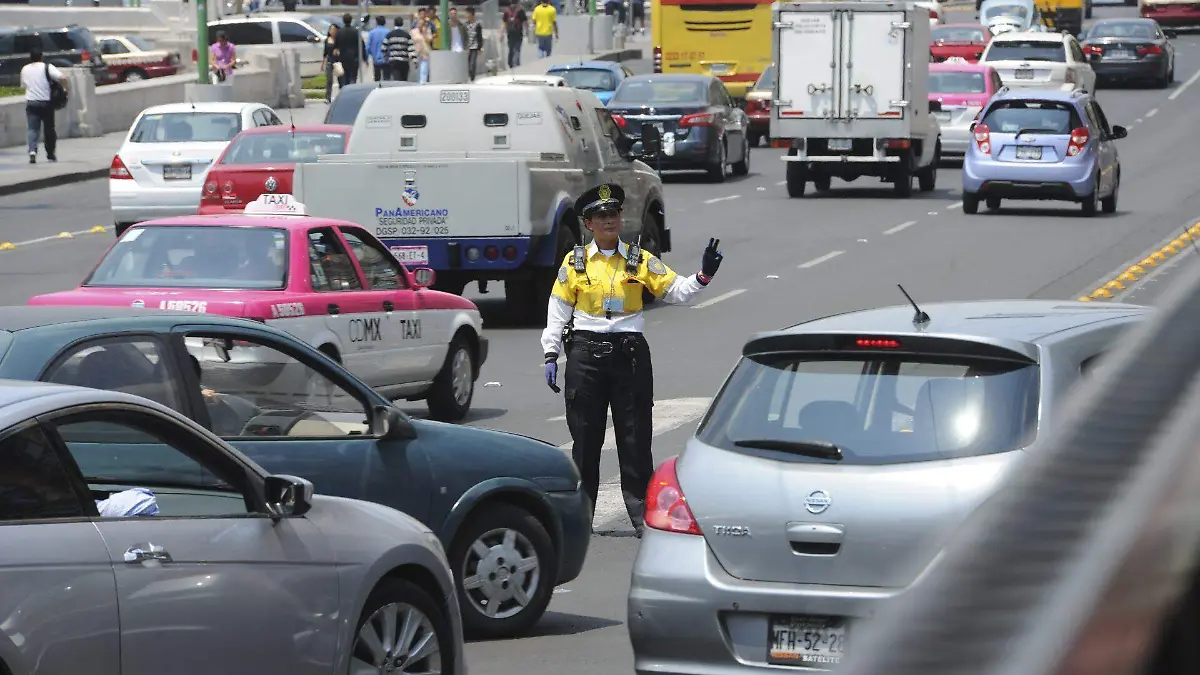 549998_Transito agilizan vialidad_web