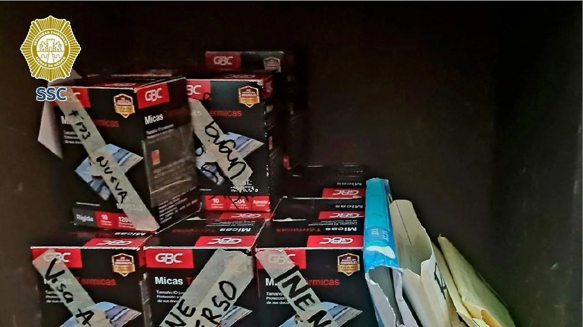 Desmantelan red de falsificadores de documentos en Centro Histórico de la CDMX; hay cuatro detenidos 3