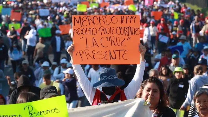 Locatarios de mercados inician manifestación en Tlalpan y Viaducto