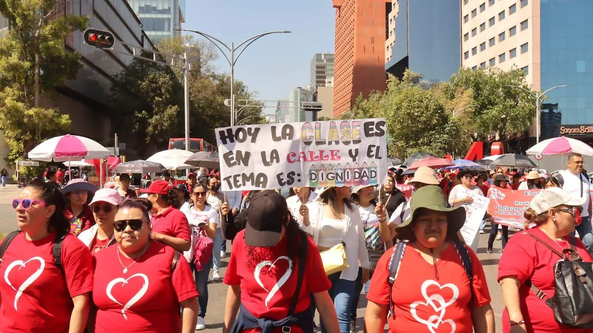 marcha CNTE LUIS BARRERA.3