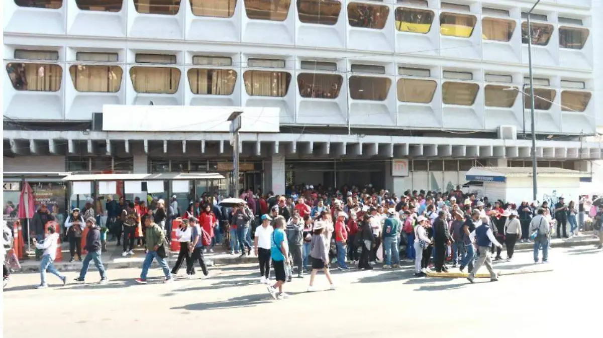Manifestantes de la CNTE
