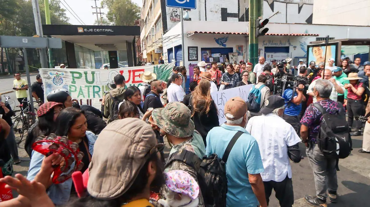 ¡Defienden pulquerías! Productores y vendedores bloquean Eje Central y Eje 8 Sur, en Benito Juárez 2