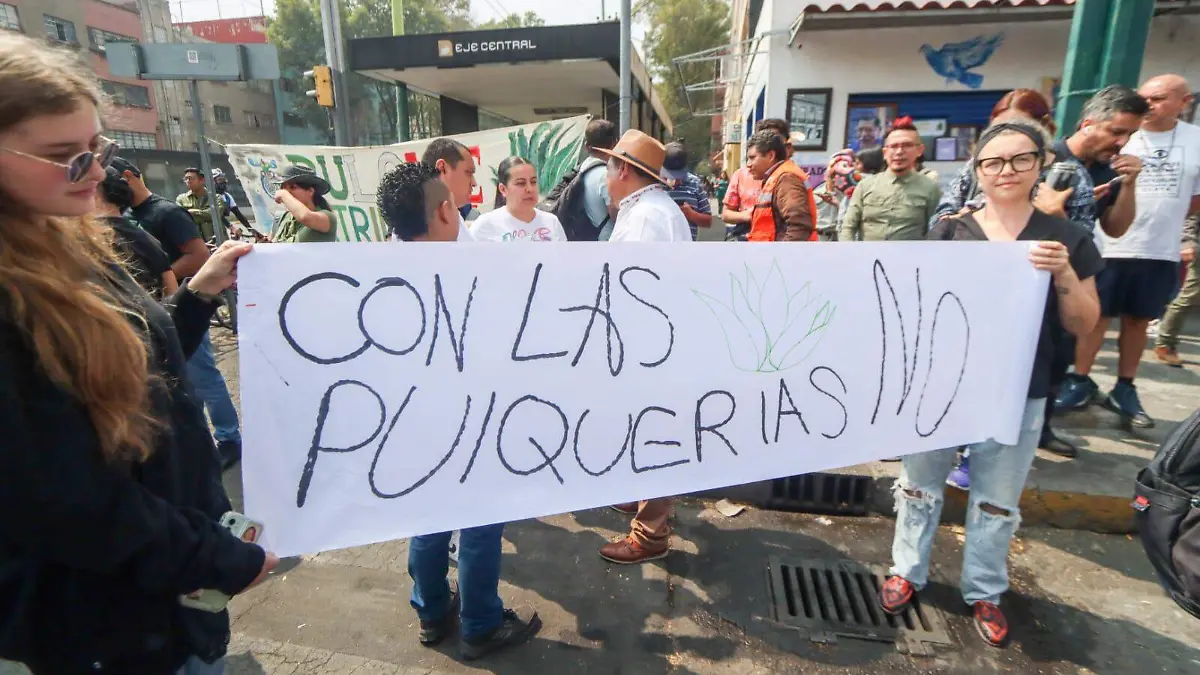 ¡Defienden pulquerías! Productores y vendedores bloquean Eje Central y Eje 8 Sur, en Benito Juárez 3