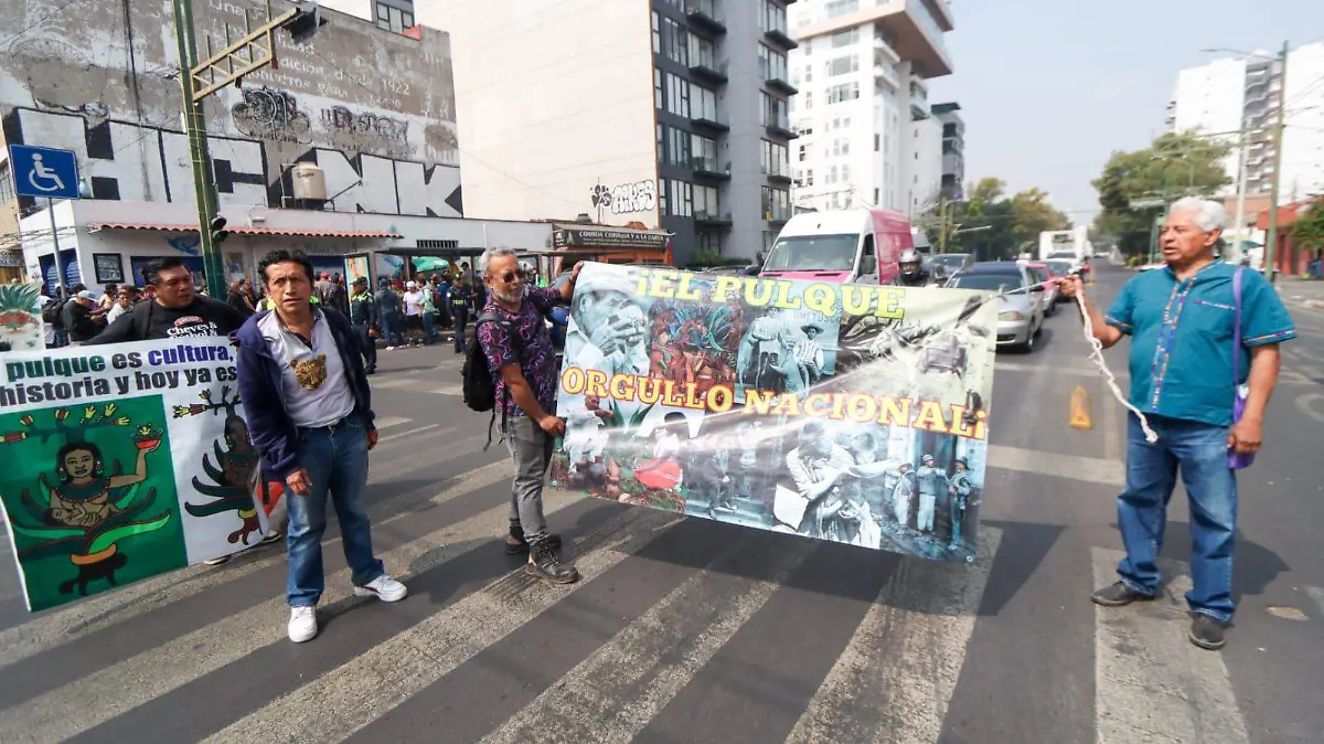¡Defienden pulquerías! Productores y vendedores bloquean Eje Central y Eje 8 Sur, en Benito Juárez 5