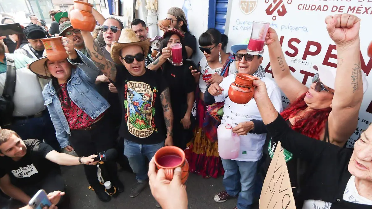 ¡Defienden pulquerías! Productores y vendedores bloquean Eje Central y Eje 8 Sur, en Benito Juárez 6