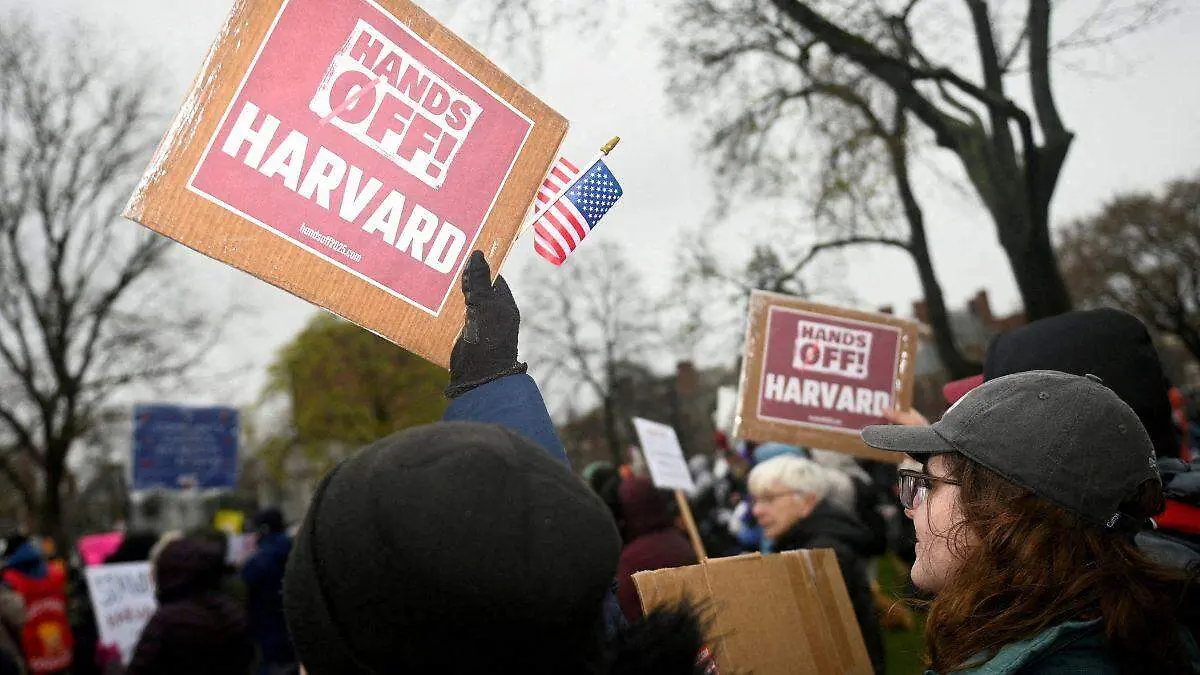 Protes contra presiones sobre Harvard
