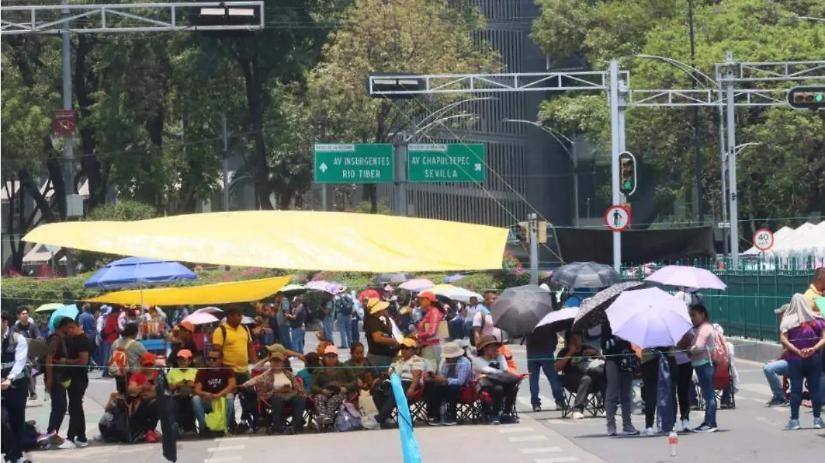 CNTE bloquea Paseo de la Reforma y Lieja