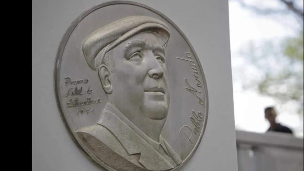 Monumento a Pablo Neruda en El Salvador