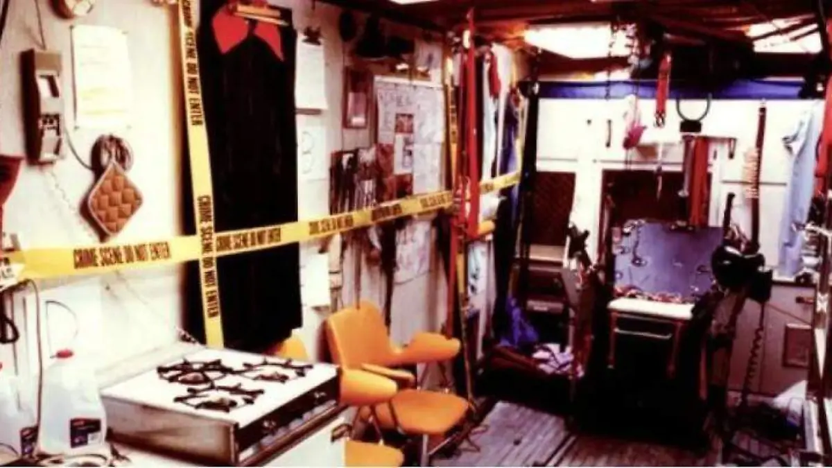 La caja de juguetes en su interior guardaba aparatos de tortura