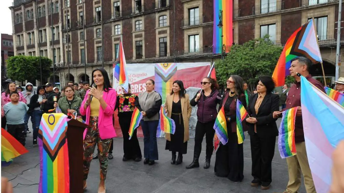 Colocan banderines de la comunidad LGBT en edificios del Legislativo