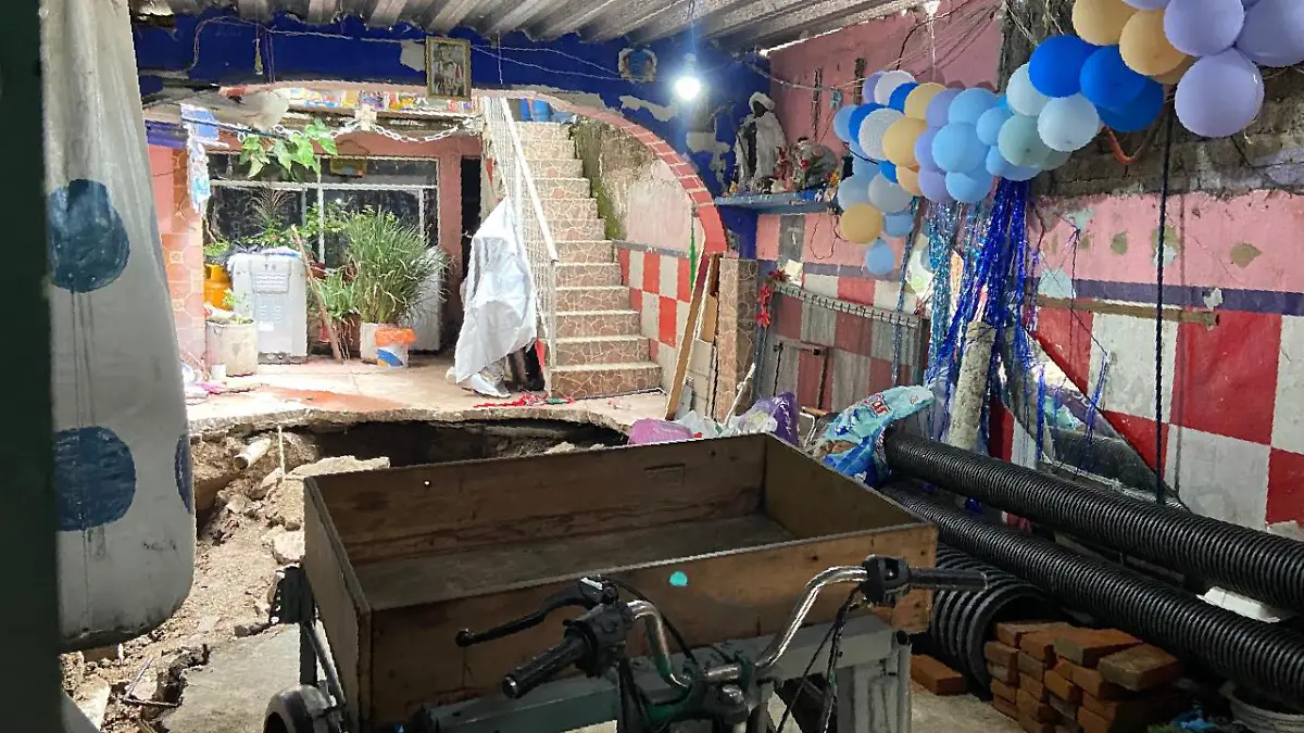 Socavón en la Miguel Hidalgo