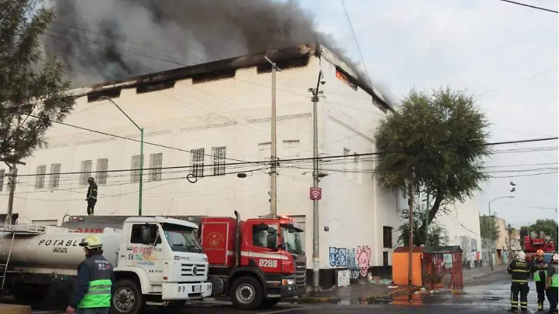 Incendio en bodega de colonia Morelos